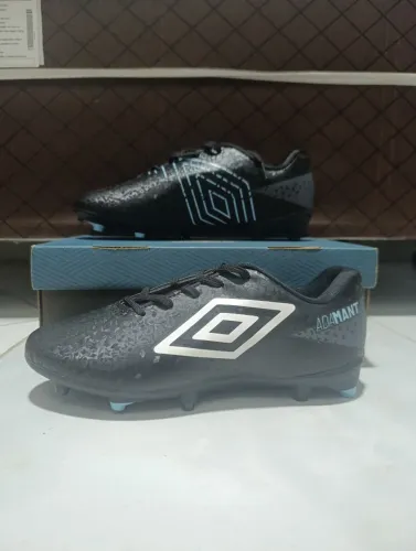 Chuteira umbro adamant league