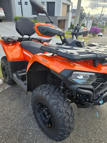 Quadriciclo CForce 520
