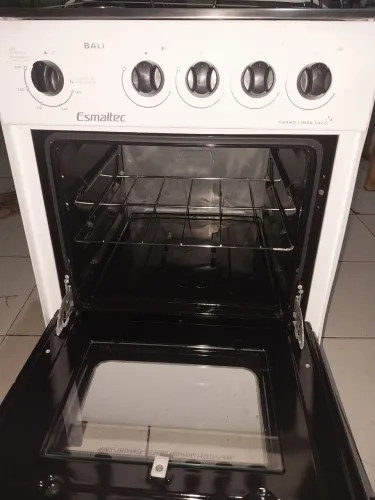 Vendo fogão Esmaltec 4 bocas