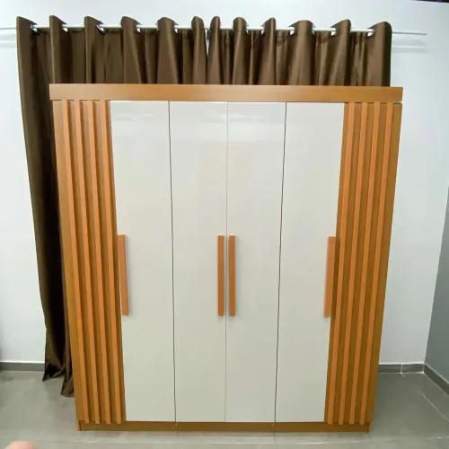 Guarda roupa disponível