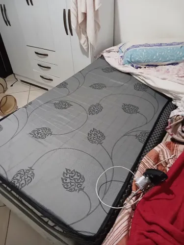 Cama solteiro e colchao