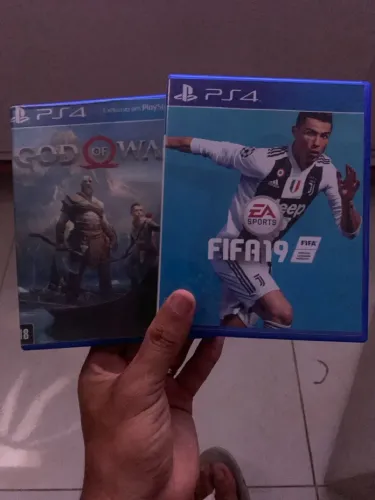 Jogos de ps4 god of war e fifa 19