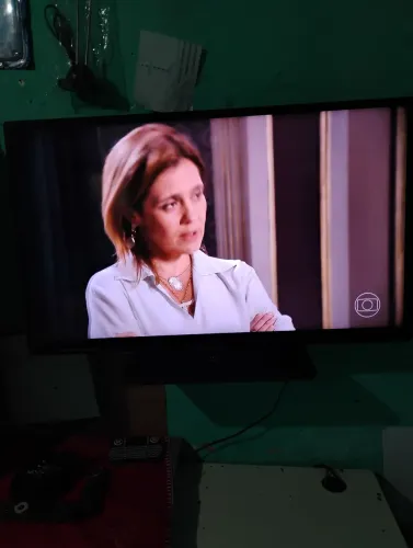 TELEVISÃO PHILIPS 43 POLEGADAS COM CONTROLE REMOTO FUNCIONANDO NÃO E SMART