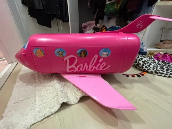 Avião Barbie - Glam Vacation Jet - modelo T2704 (2010)