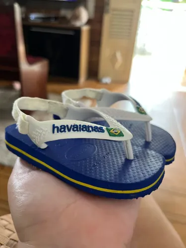 Vendo havaiana bebê