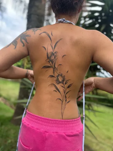 TATUAGENS FEMININAS EM ARRAIAL DO CABO