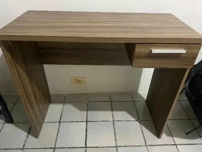 Escrivaninha + cadeira
