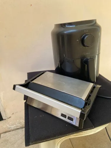 KIT AIR FRYER MIDEA 3L + SANDUICHEIRA GRILL PHILCO