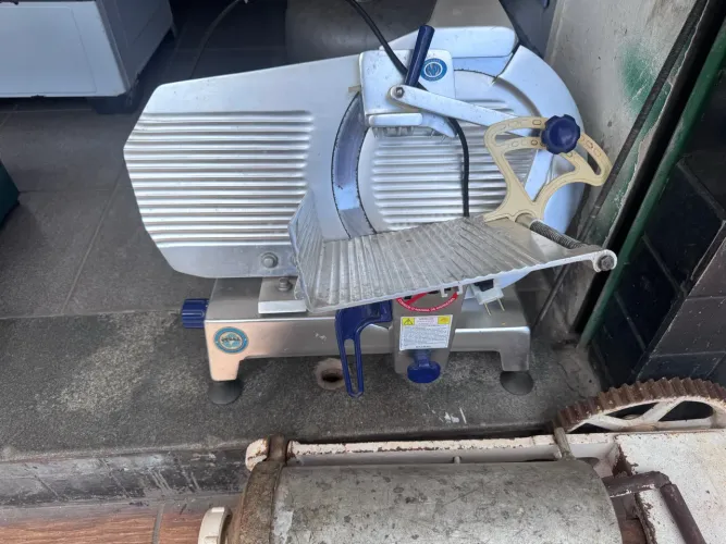 Cortador de frios Gural GLP 330