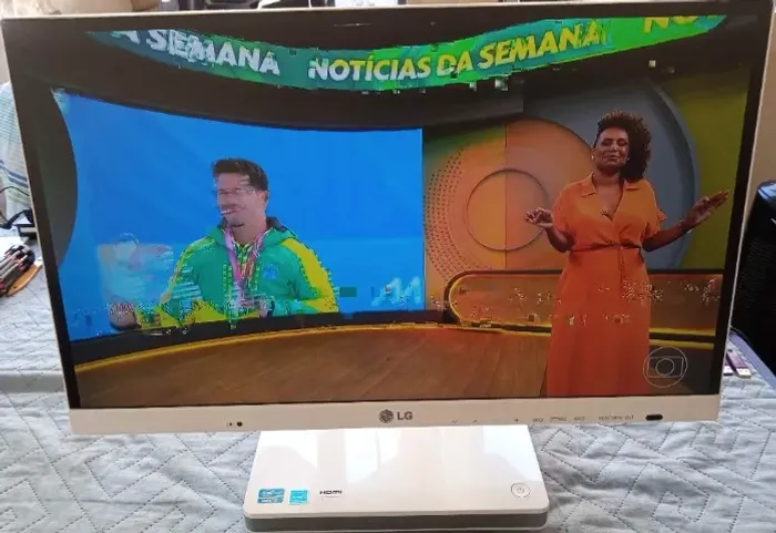 COMPUTADOR LG LGV32, ALL IN ONE + TV - USADO