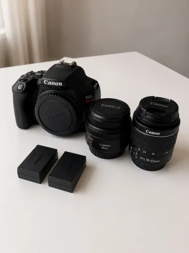 KIT CÂMERA CANON EOS REBEL SL3 (3 LENTES INCLUSAS)