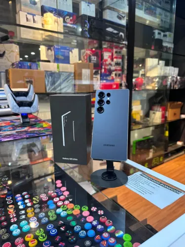 VENDO OU TROCO GALAXY S25 ULTRA NA COR TITÂNIO BLACK 256 GB 12 DE MEMÓRIA RAM   