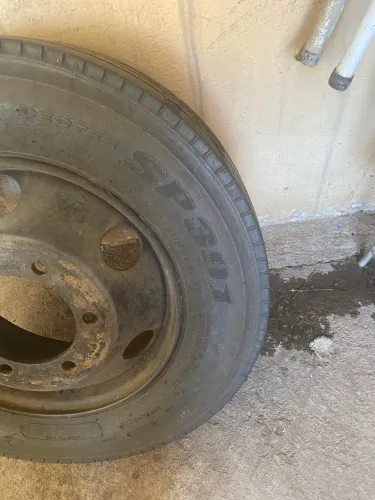 Vendo 2 rodas com pneus 215/75/17.5 zap *