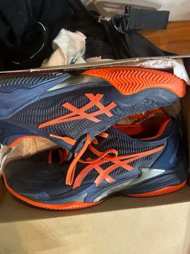 Tênis asics novak clay usado para teste