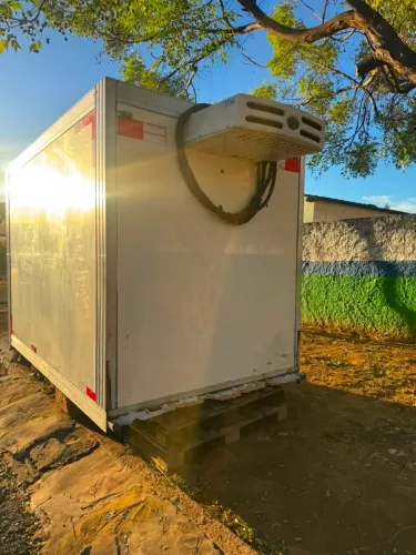 *Vendo baú refrigerado*