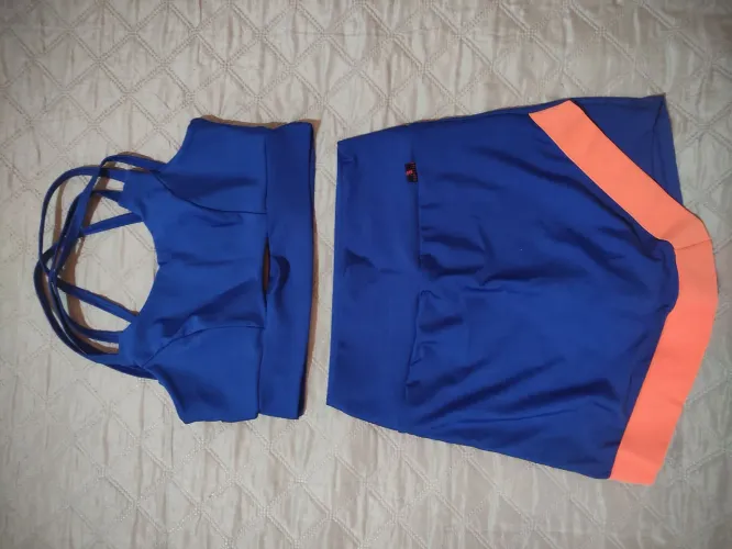 Conjunto Fitness Top + Shorts | Tamanho M | Azul Royal com Detalhe Laranja