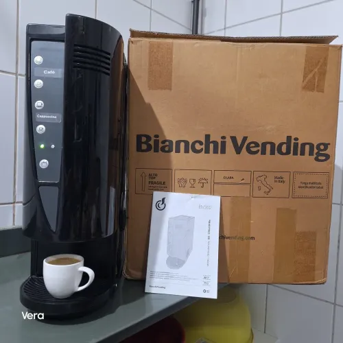 Máquina de Café Multibebidas Bianchi Vending Lara BVM 302