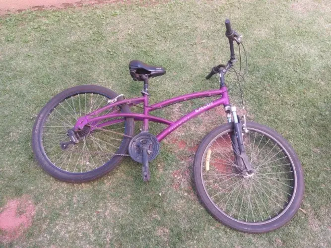 Bicicleta Caloi 500 Comfort Roxa - Aro 26 - 21 Marchas Shimano - Quadro em Alumínio