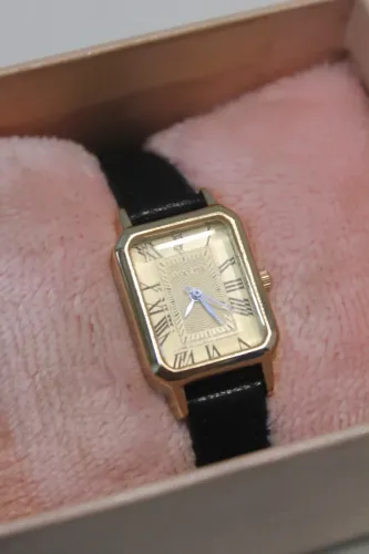 RELOGIO FEMININO QUADRADO PULSEIRA DE COURO