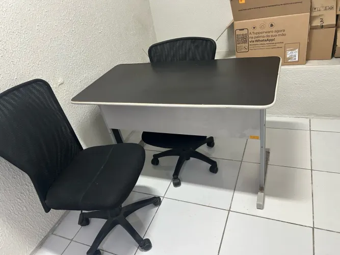 Mesa e cadeira de escritório