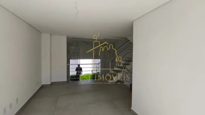 Casa Geminada de 3 quartos,suíte e varanda - bairro Letícia