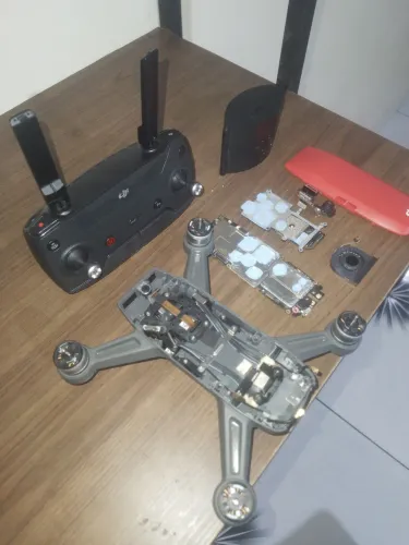 Manutenção e revisão especializada em drone