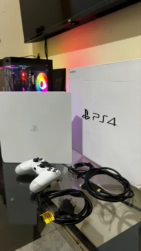 PS4 Slim branco 500GB + cerca de 90 jogos comprados
