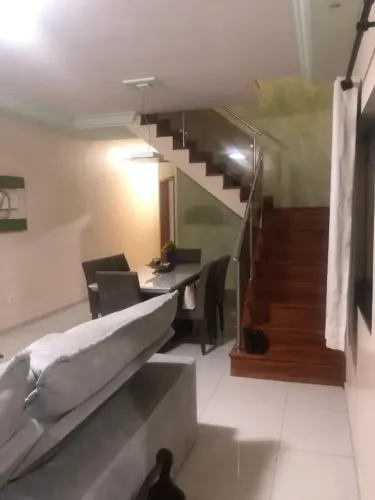 Sobrado com 4 dormitórios à venda, 220 m² por R$ 750.000 - Jardim Maria Augusta - Taubaté/