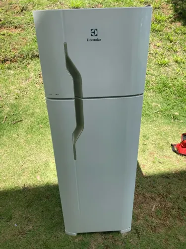 Geladeira Eletrolux nova praticamente