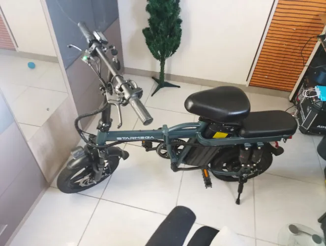 Bicicleta elétrica articulável