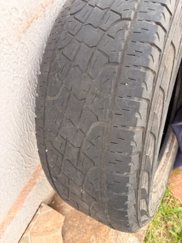 Vendo Pneu 265/65/17 Camionete 