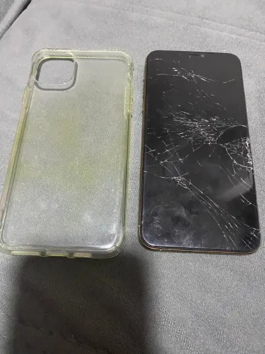 iPhone 11 Pro Max 256 gigas quebrado