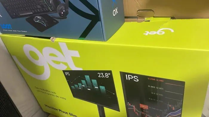 PC GAMER ACOMPANHA MESA E CADEIRA 2 MES DE COMPRADO SÓ TIREI DA CAIXA ESTADO DE NOVO