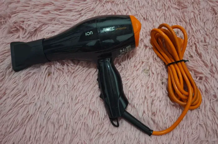 Secador profissional Titanium 2100w de potência e voltagem 220V linha profissional