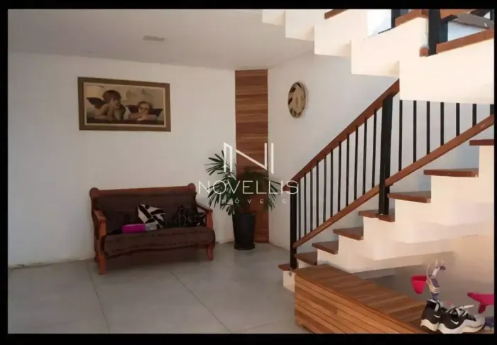 Casa Para Venda e Locação no Bairro Parque Dos Sinos - Jacareí/SP