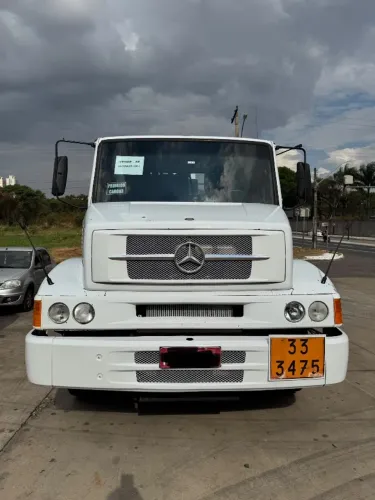 Caminhão tanque 