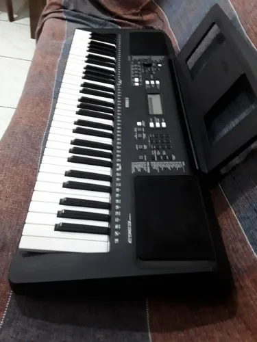 TECLADO YAMAHA PSR E 363 574 TIMBRES 165 ESTILOS 48 VOZES MIDI- PLACA DE AUDIO+PEDAL 