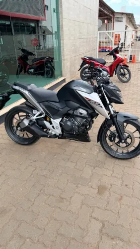 CB 300 praticamente zero