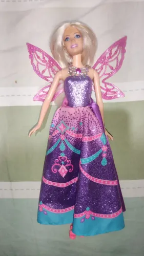 Lote boneca Barbie pequenas avarias e não funciona. A Anneliese está com vestido amarelo.