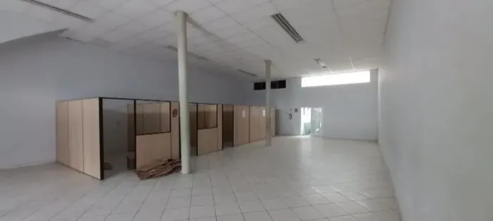 Salão comercial à venda no Jardim Toledo, em Votorantim-SP.