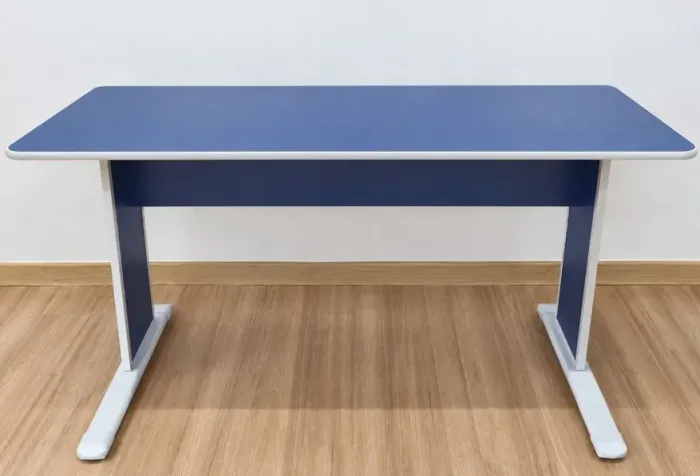 Mesa de escritório azul