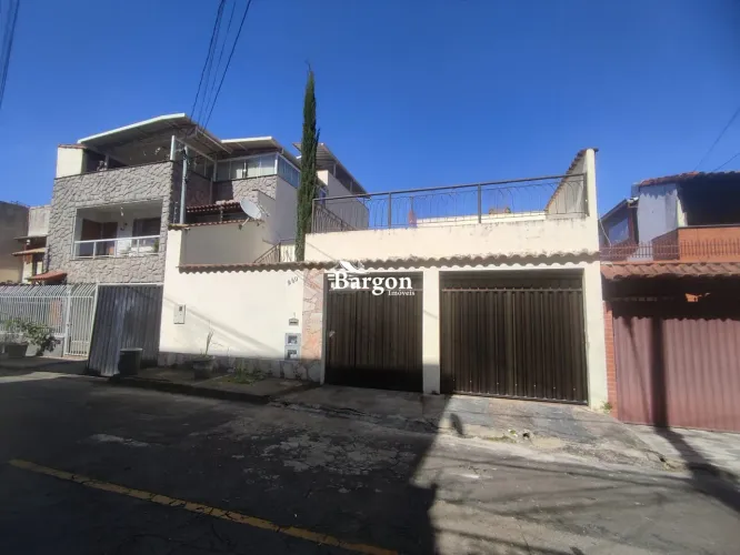 Casa 3 quartos sendo 1 suíte a venda no Bairro Teixeiras em Juiz de Fora