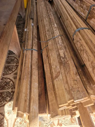 Vendo madeira sarrafo de 5 3m