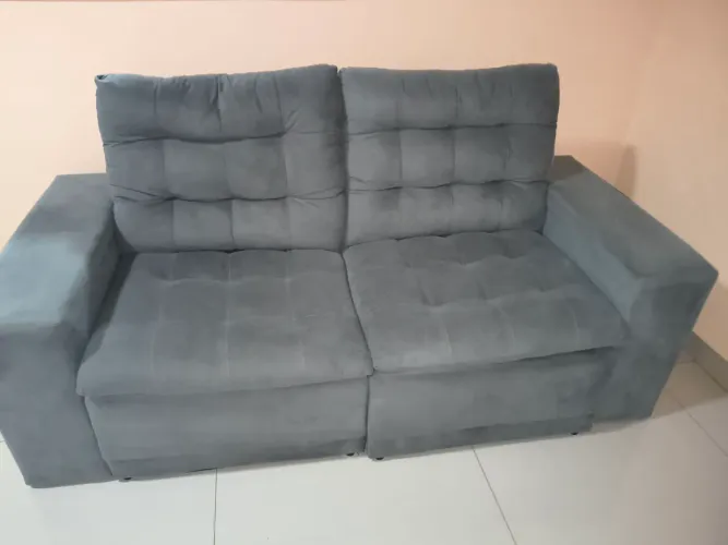 Sofá reclinável 3 lugares semi novo cor cinza