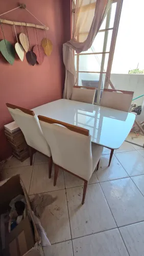 Mesa + 4 cadeiras