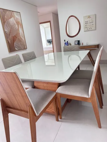 Mesa de jantar com 6 Cadeiras 