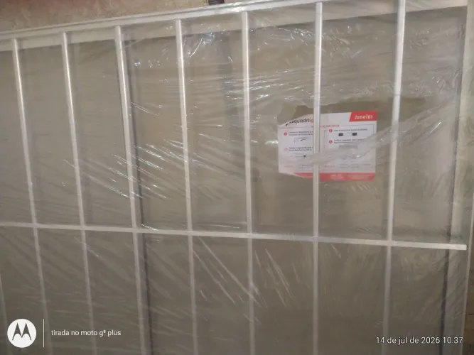 Três janelas de 150 largura por 1 altura
