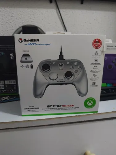 Gamesir G7 pro versão prata.