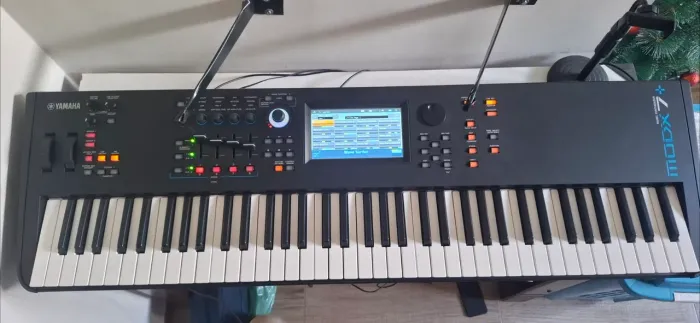 Yamaha MODX7 PLUS