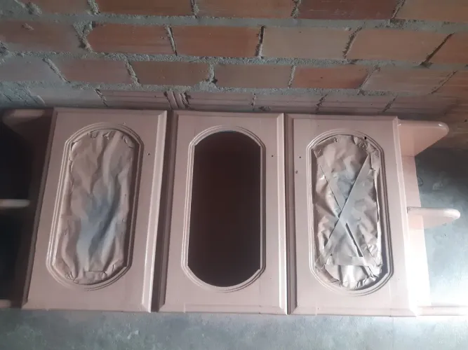 Armario de angelim de parede